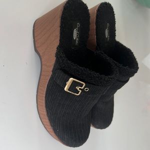 Corduroy clogs